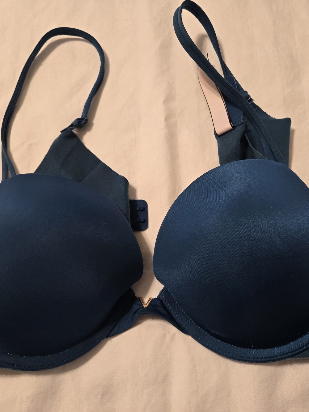 Victoria's Secret Green Push Up Underwire Bra Size 36B